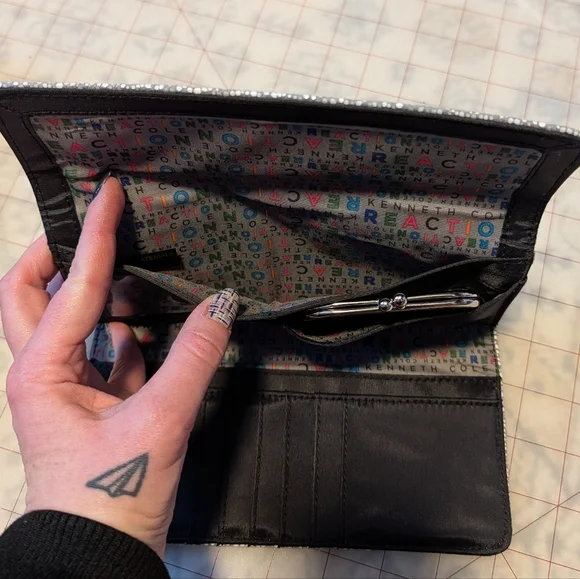 Kenneth Cole Reaction Bill-size Wallet - Picture 5 of 6